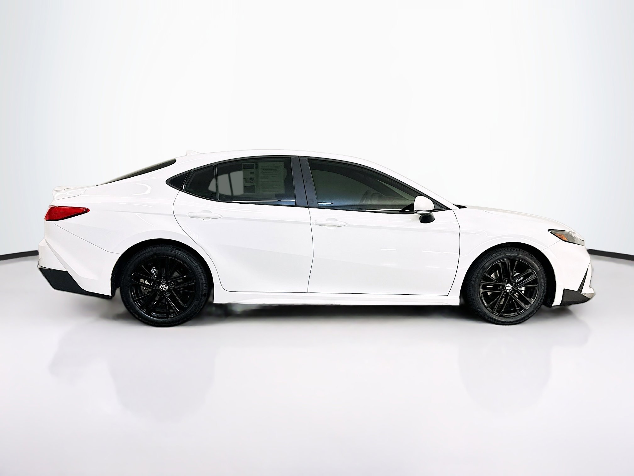 Used 2025 Toyota Camry SE FWD image 10