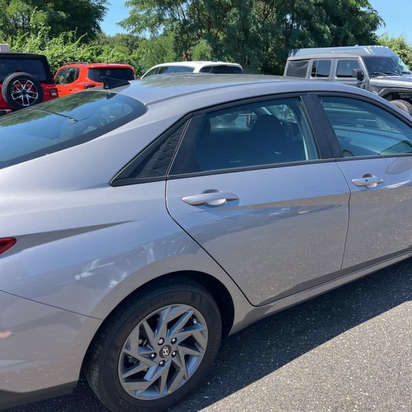 Used 2024 Hyundai Elantra SEL FWD image 9