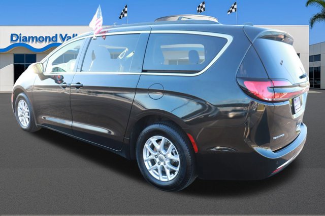 Used 2022 Chrysler Pacifica Touring-L image 4