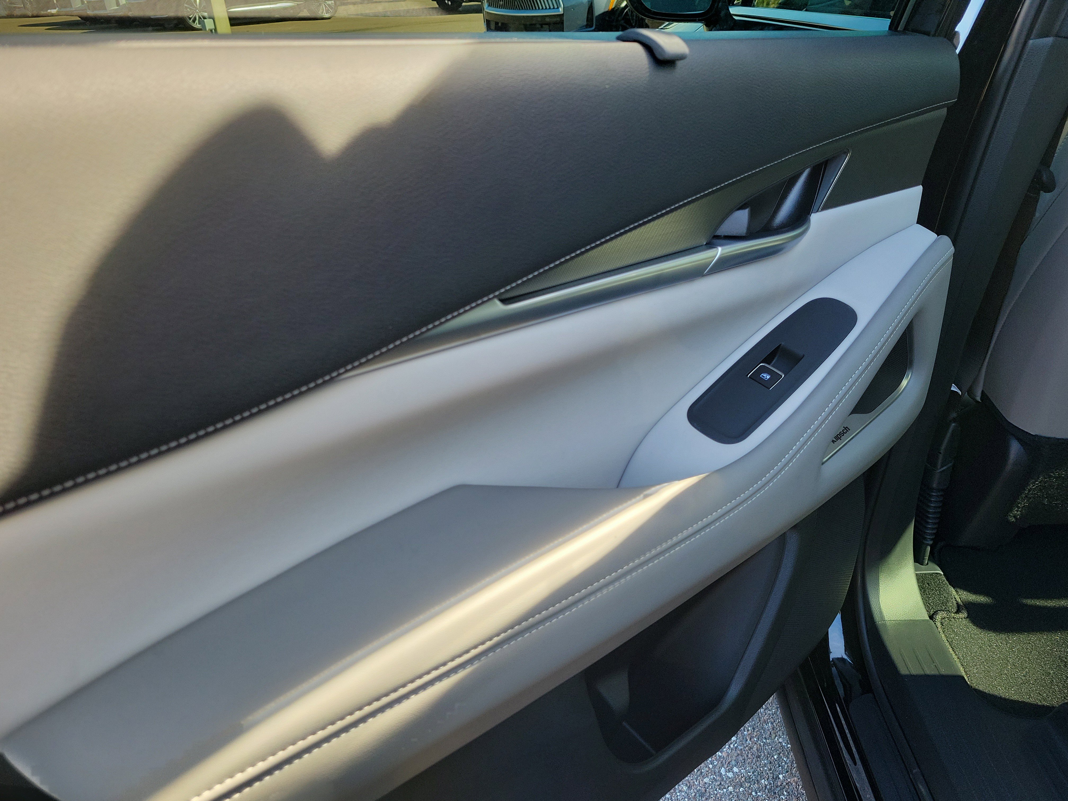 New 2026 INFINITI QX60 Luxe w/ Family Package image 8