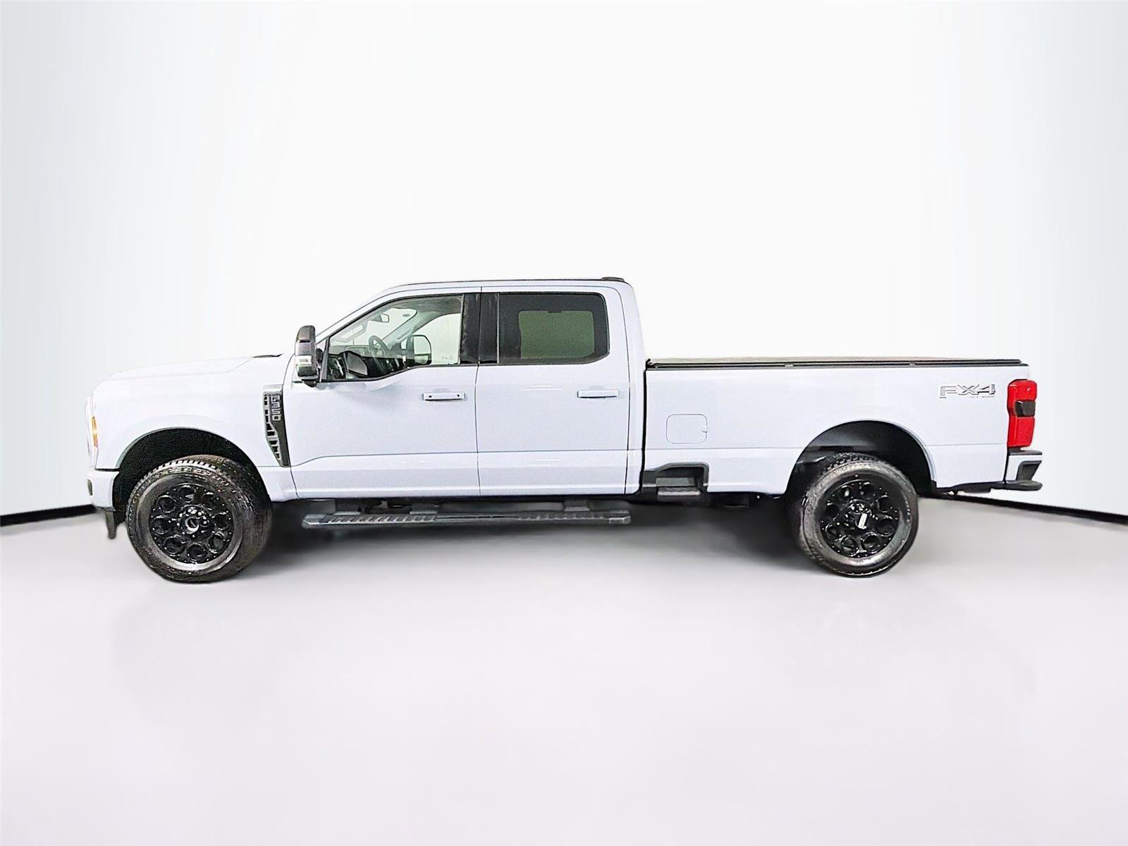 Used 2026 Ford F350 Lariat w/ Black Appearance Package image 4