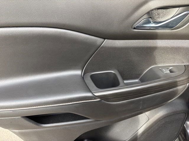 Used 2019 GMC Acadia SLE image 32