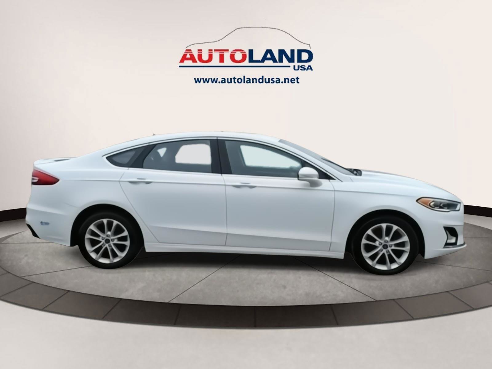 Used 2020 Ford Fusion Energi Titanium FWD image 4