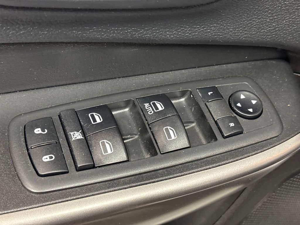 Used 2019 Jeep Cherokee Latitude w/ Cold Weather Group AWD/4WD image 12