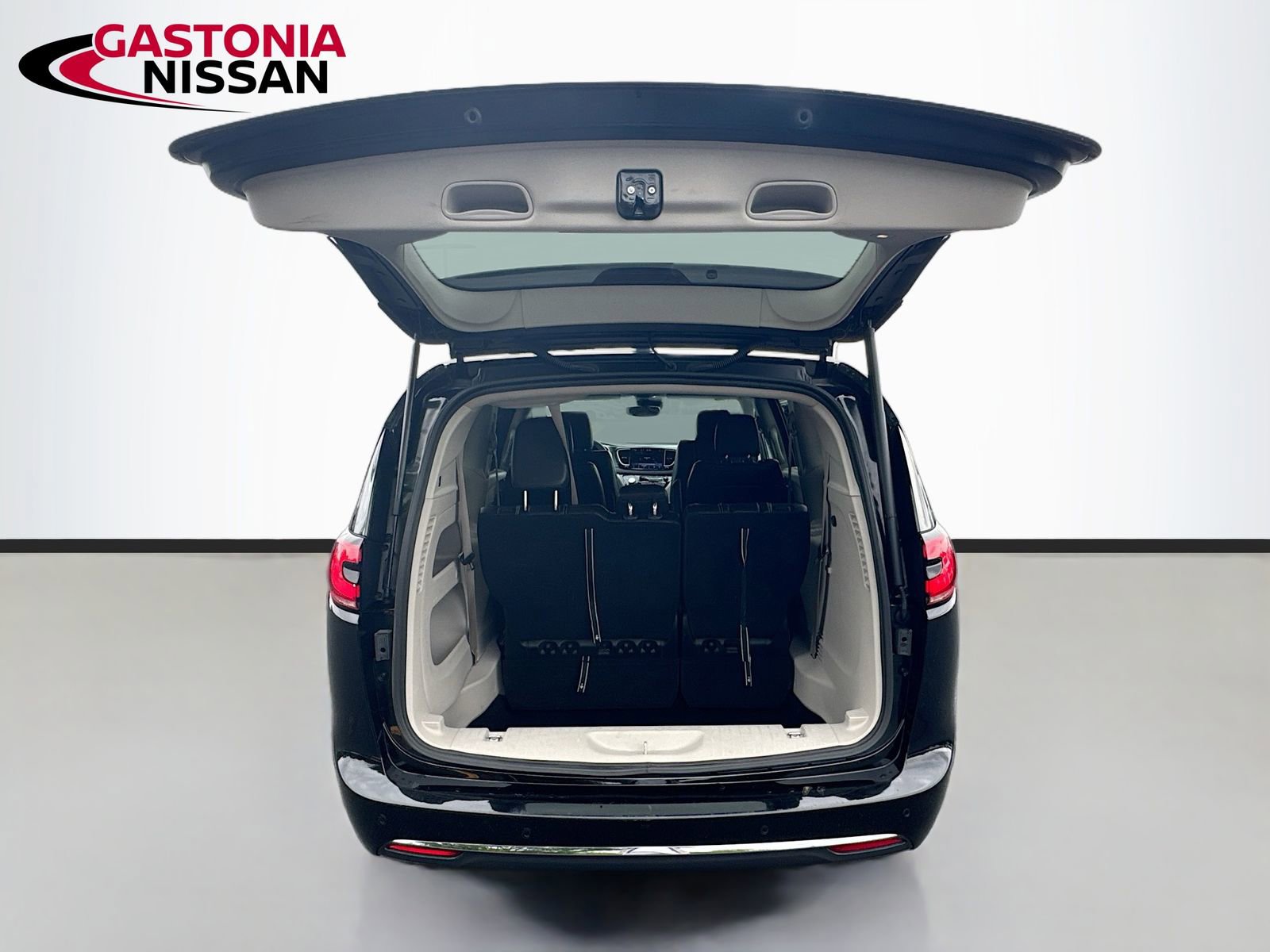 Used 2024 Chrysler Pacifica Touring-L FWD image 35