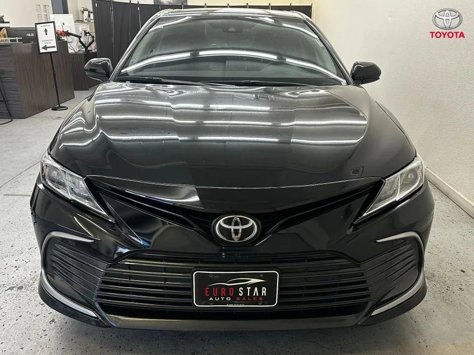 Used 2022 Toyota Camry LE FWD image 2
