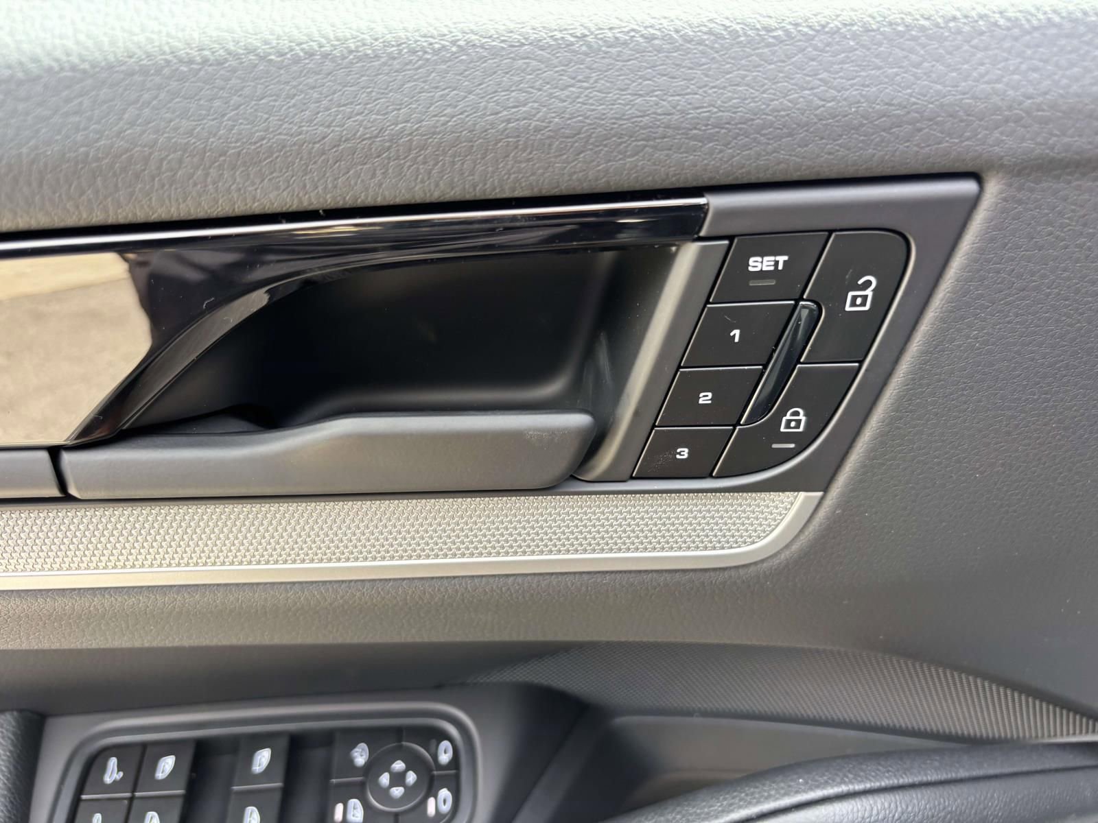 New 2026 Porsche Cayenne Coupe image 24