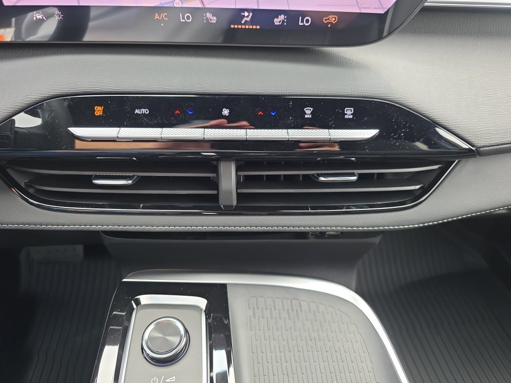 New 2026 Buick Enclave Sport Touring w/ Power Package FWD image 28