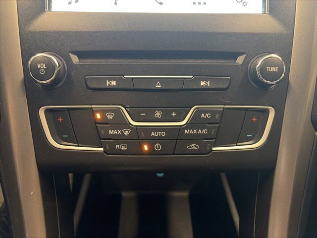 Used 2017 Ford Fusion SE w/ Fusion SE Technology Package image 19