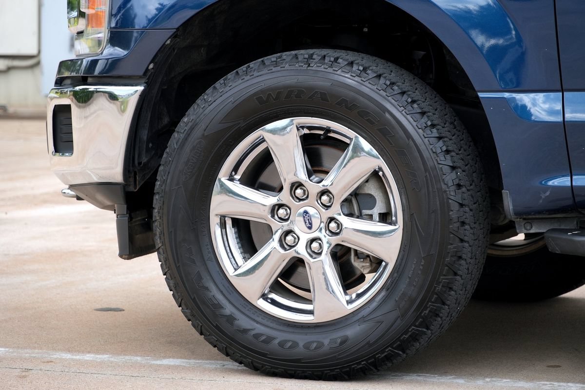 Used 2019 Ford F150 XLT w/ Equipment Group 302A Luxury AWD/4WD image 25