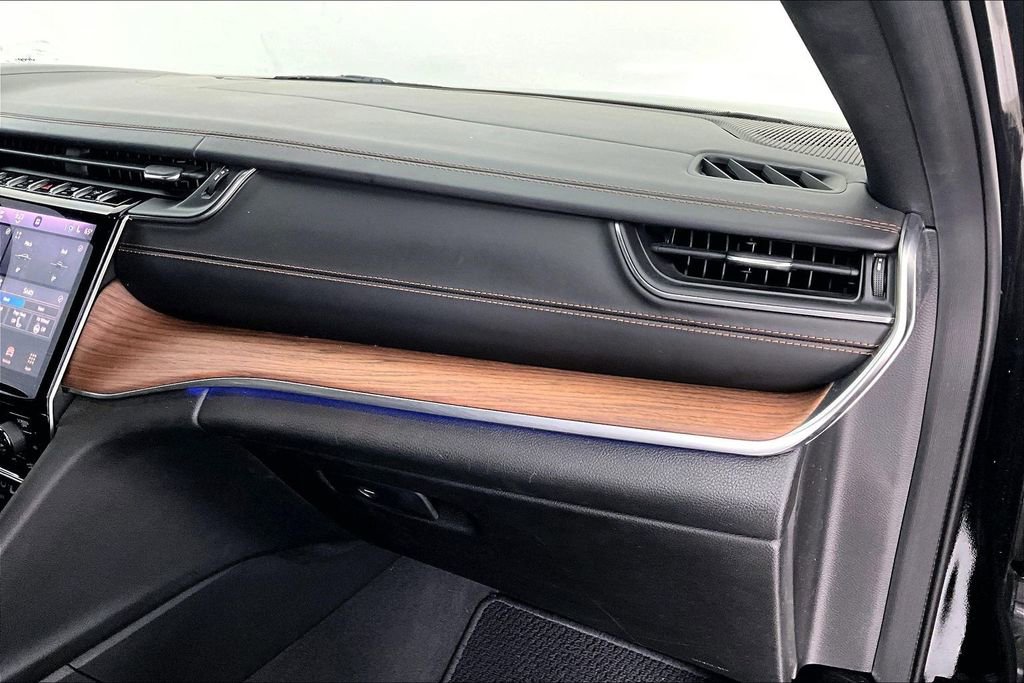 Used 2021 Jeep Grand Cherokee L Summit w/ Luxury Tech Group V image 21