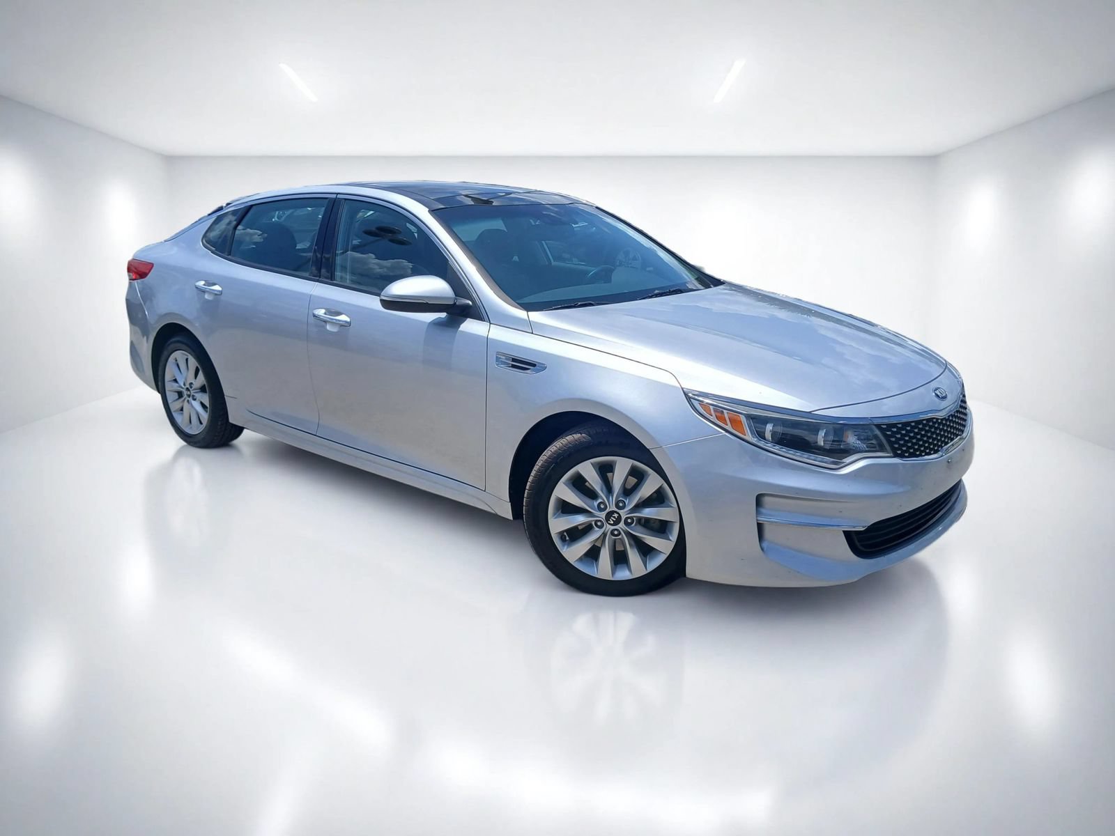 Used 2017 Kia Optima EX w/ Premium Package FWD image 2