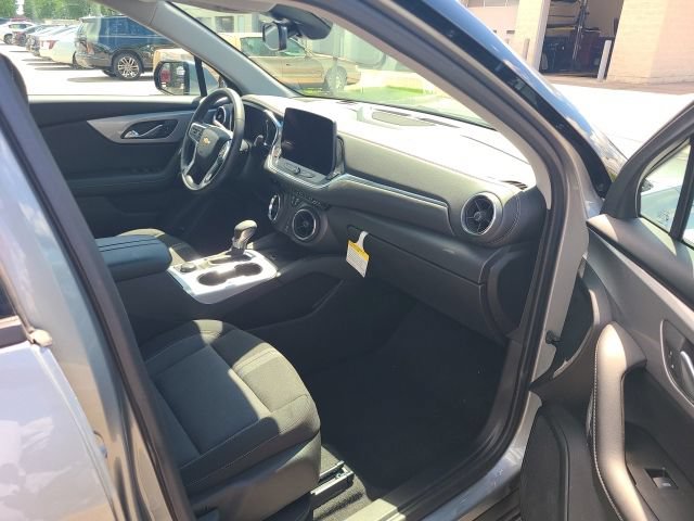 Used 2024 Chevrolet Blazer LT w/ Convenience Package FWD image 9