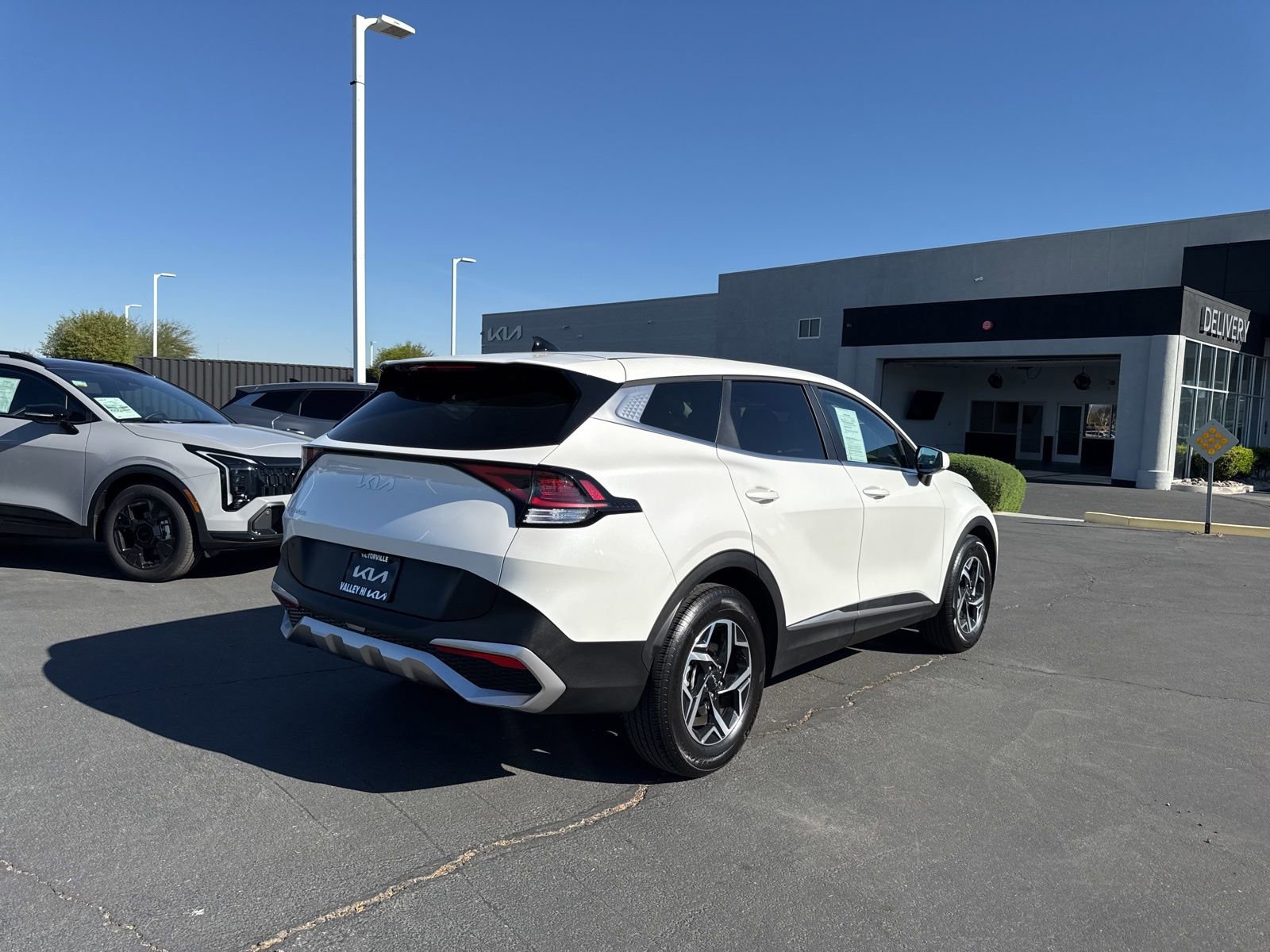 Used 2025 Kia Sportage LX FWD image 5
