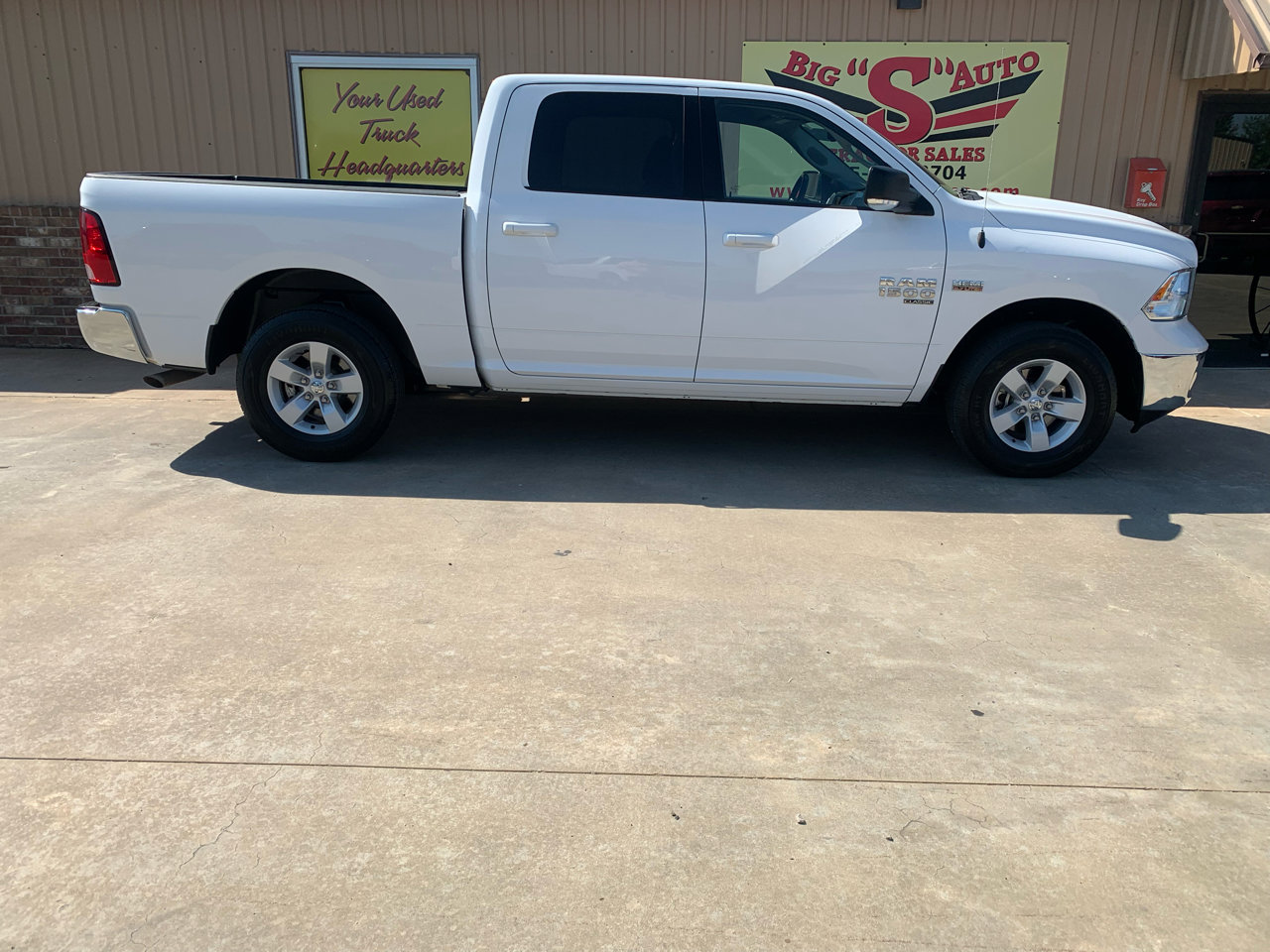 Used 2019 RAM 1500 Classic SLT w/ Luxury Group image 6