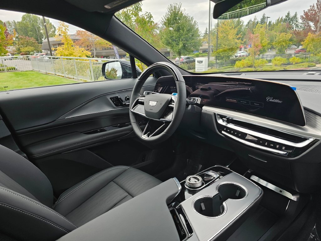 New 2027 Cadillac Lyriq Luxury AWD/4WD image 10