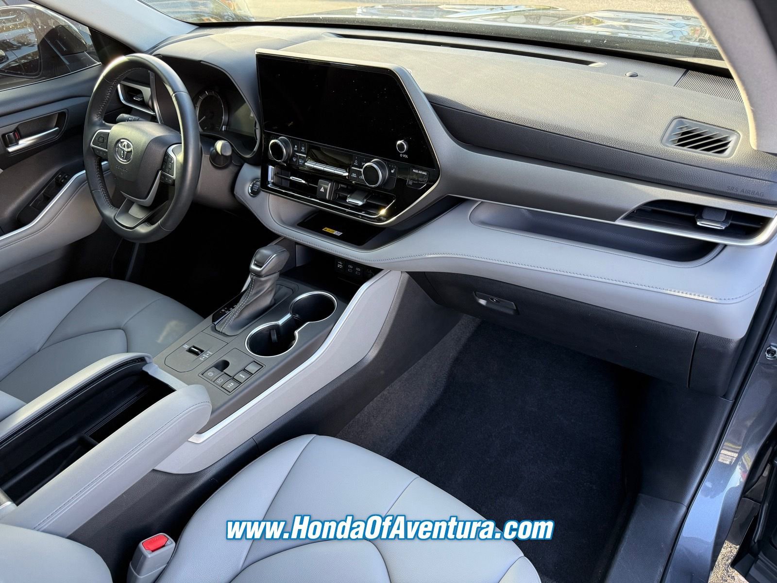 Used 2023 Toyota Highlander XLE FWD image 8