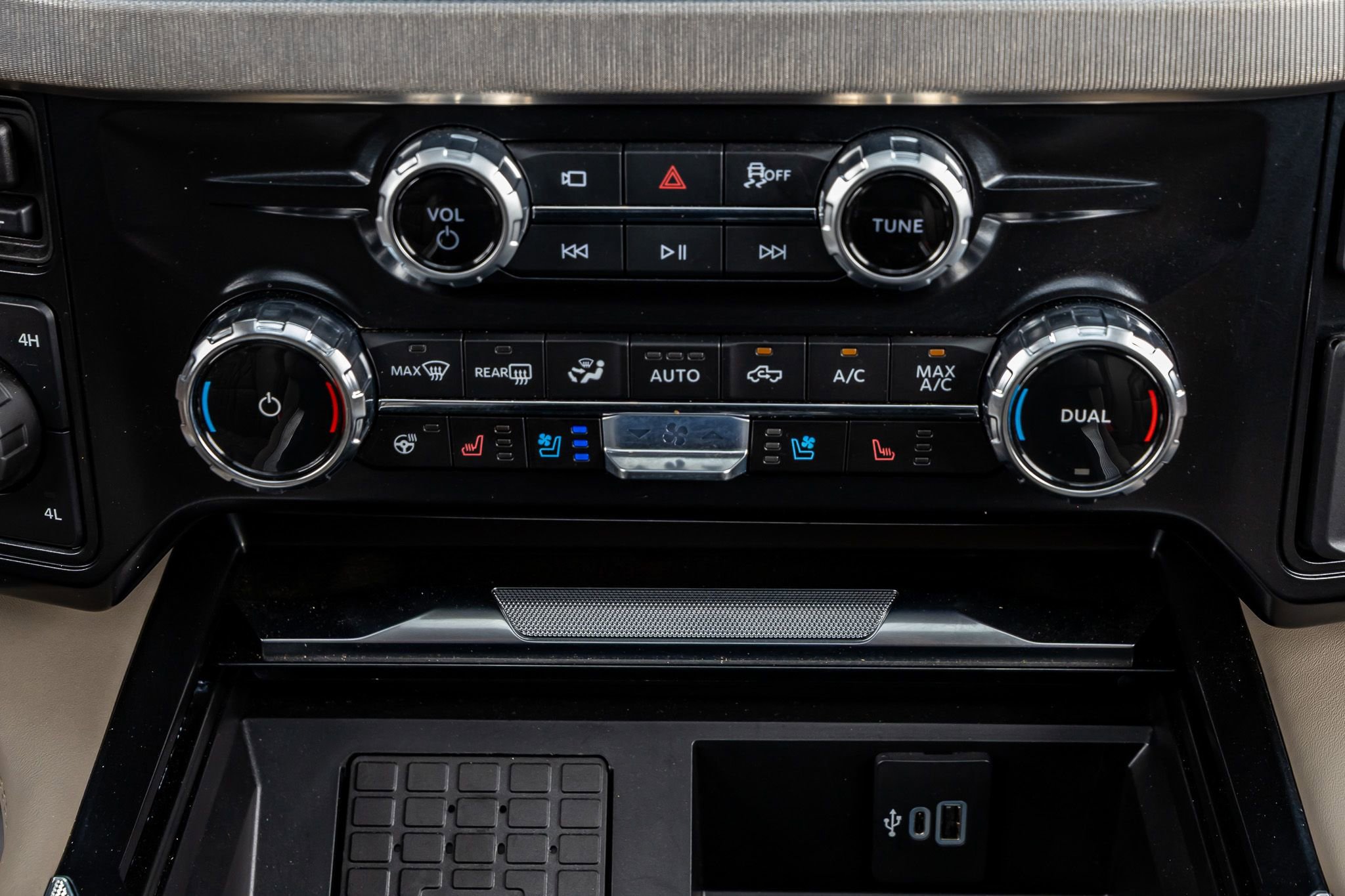 Used 2025 Ford F450 Platinum w/ Platinum Plus Package image 26