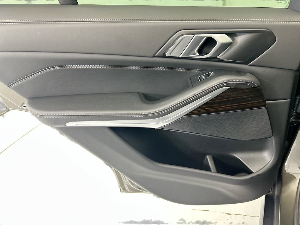 Certified 2025 BMW X5 xDrive40i w/ Parking Assistance Package AWD/4WD image 25