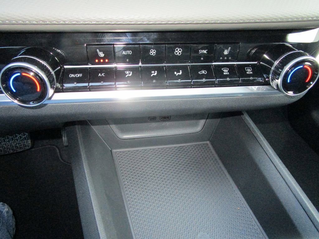 New 2026 Chevrolet Equinox LT w/ Convenience Package II FWD image 35