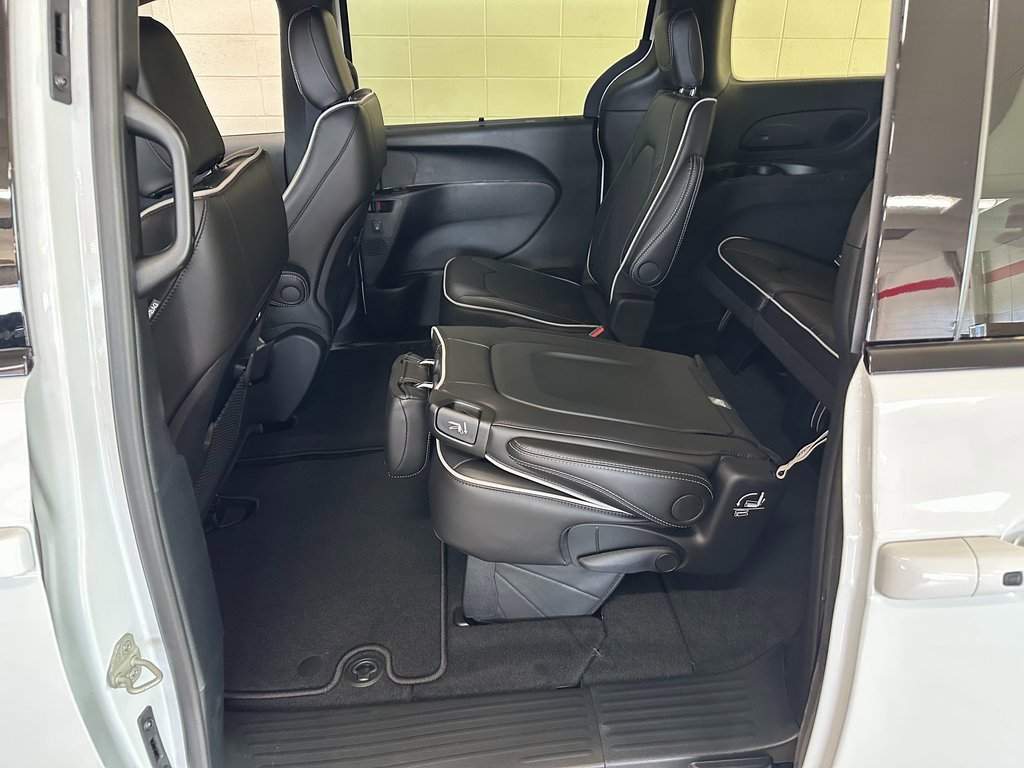 New 2026 Chrysler Pacifica Limited w/ S Appearance Package image 38