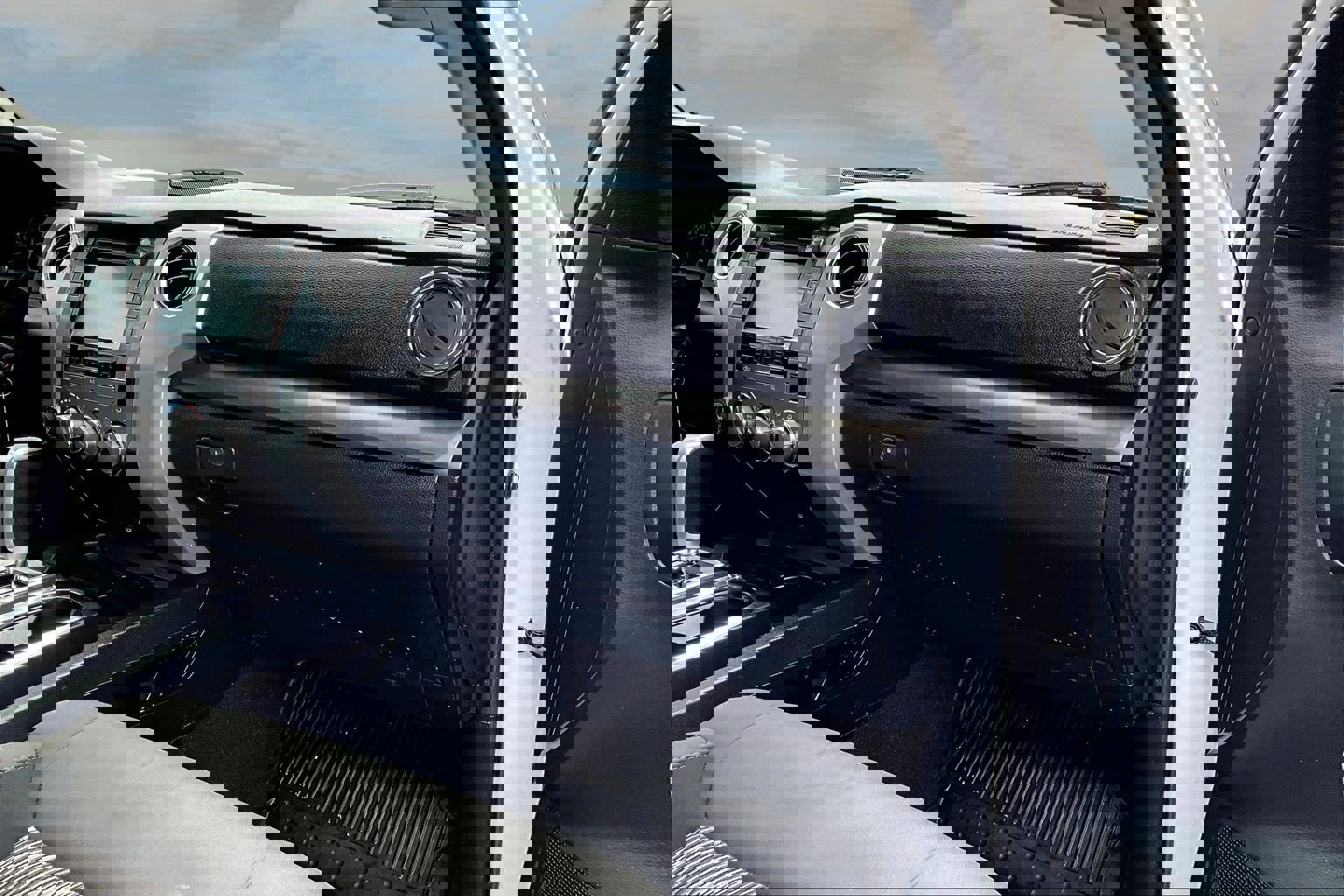 Used 2018 Toyota Tundra SR5 w/ SR5 Upgrade Package image 18