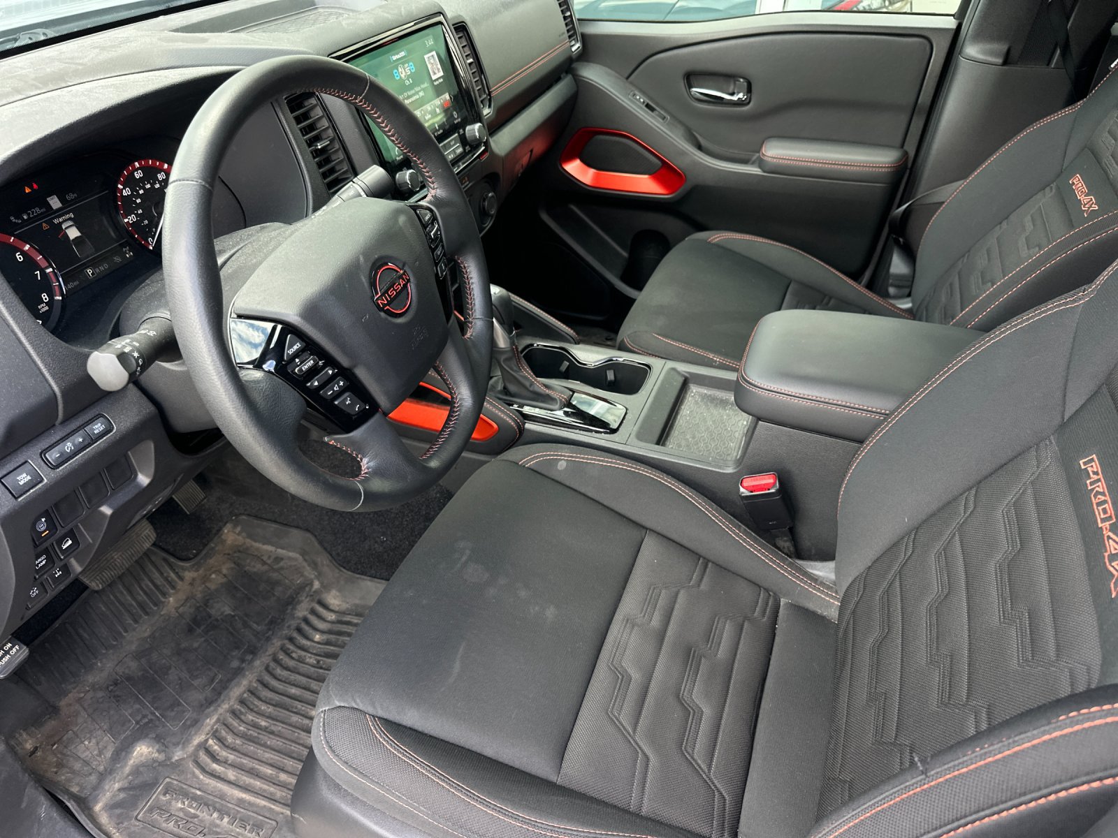 Used 2024 Nissan Frontier PRO-4X w/ Technology Package AWD/4WD image 10