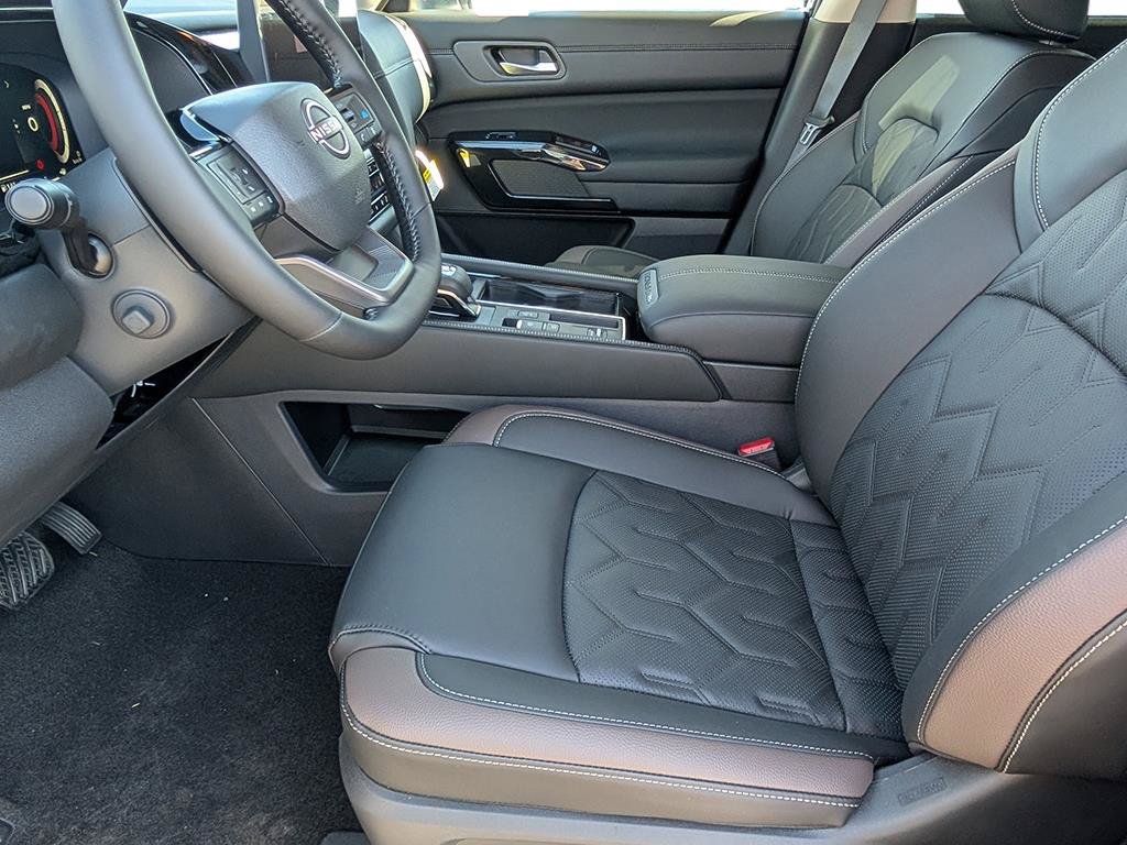 New 2026 Nissan Pathfinder Platinum FWD image 8