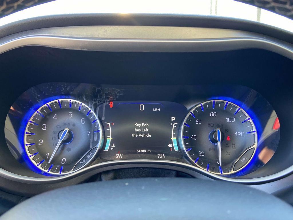 Used 2024 Chrysler Pacifica Touring-L image 23