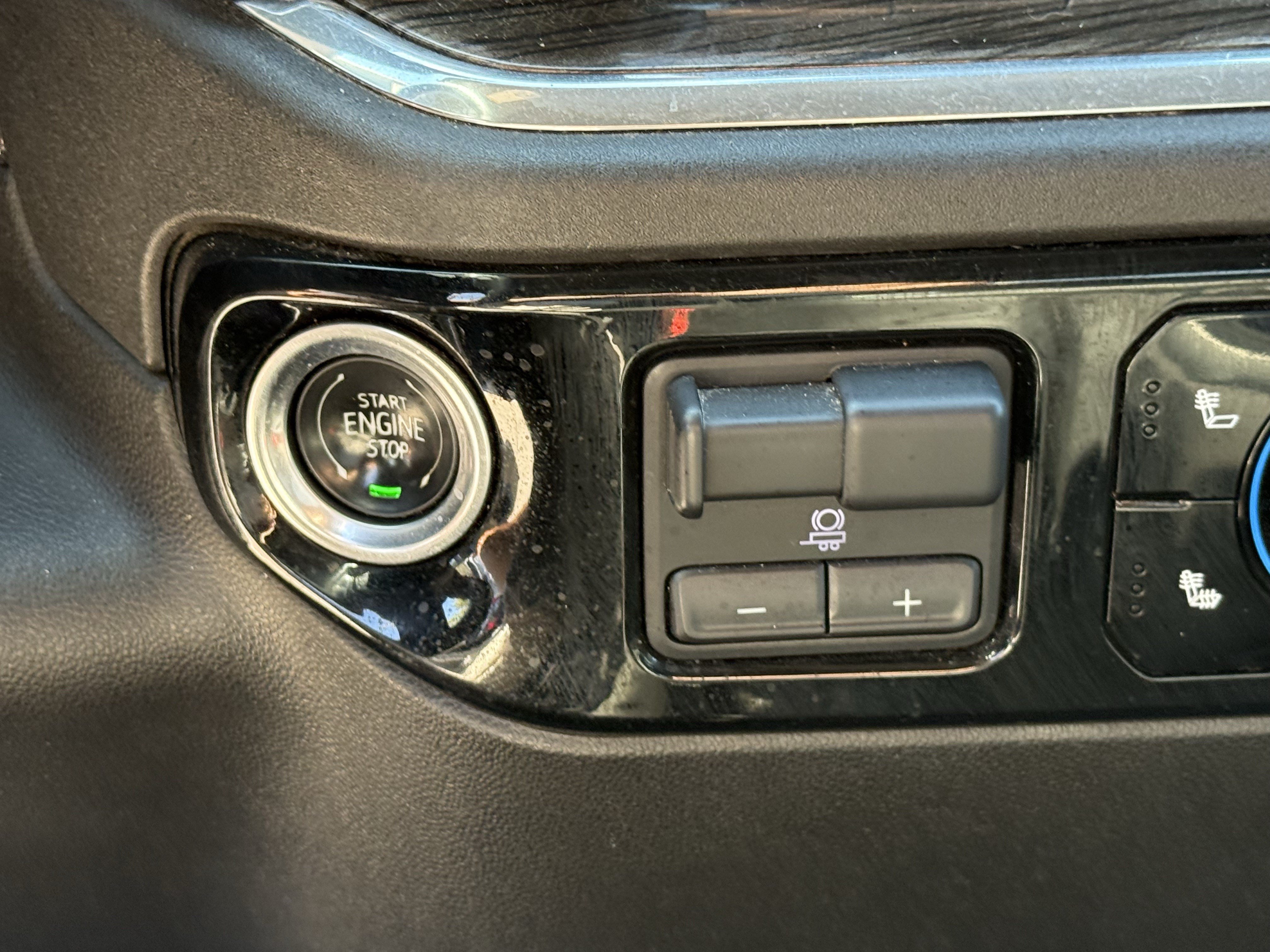 Used 2025 Chevrolet Silverado 1500 LT AWD/4WD image 22