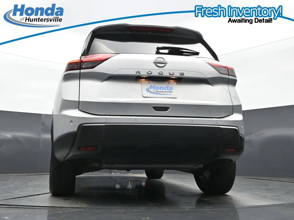 Used 2025 Nissan Rogue SV FWD image 32