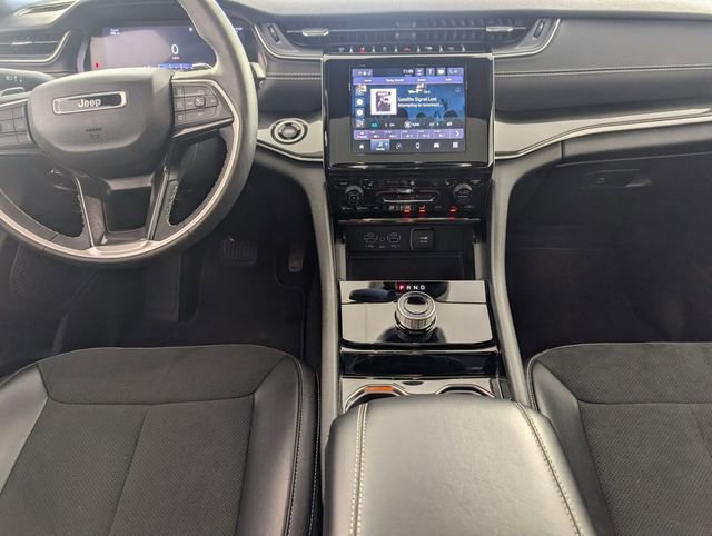 Used 2023 Jeep Grand Cherokee Altitude image 25