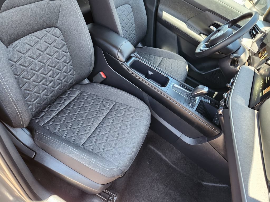 Certified 2025 Nissan Kicks SV AWD/4WD image 11