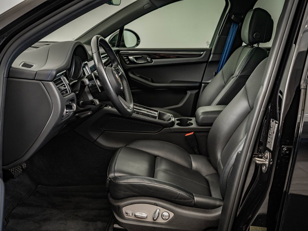 Certified 2024 Porsche Macan image 5