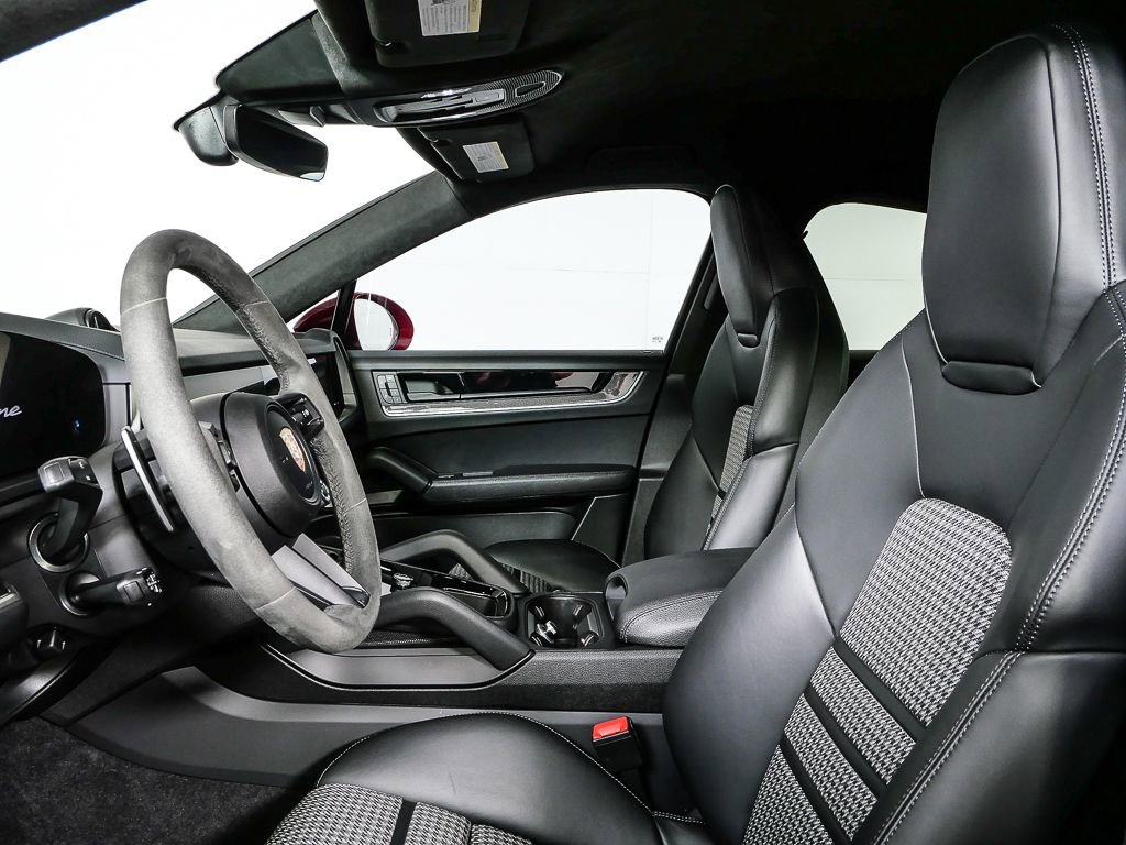 Certified 2024 Porsche Cayenne Coupe AWD/4WD image 5