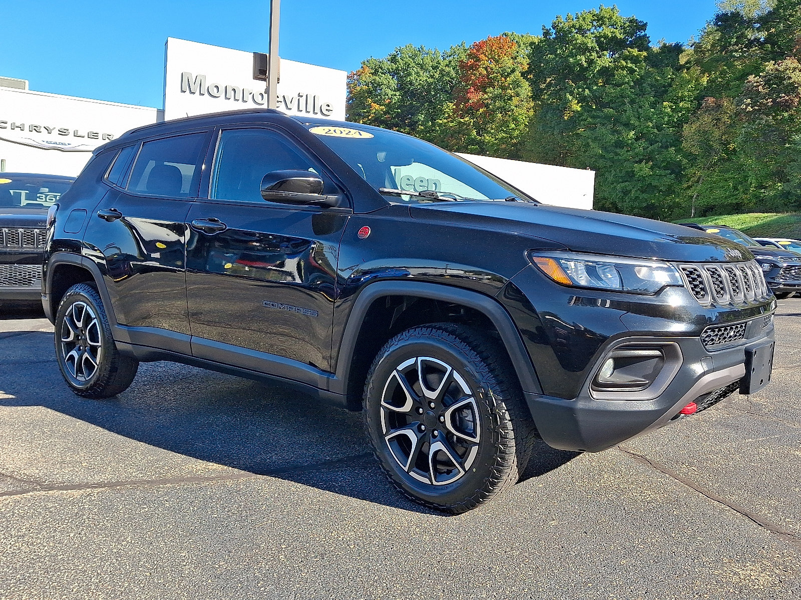 Certified 2024 Jeep Compass Trailhawk AWD/4WD image 3