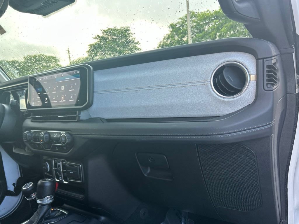 Used 2025 Jeep Wrangler Unlimited Sahara AWD/4WD image 26