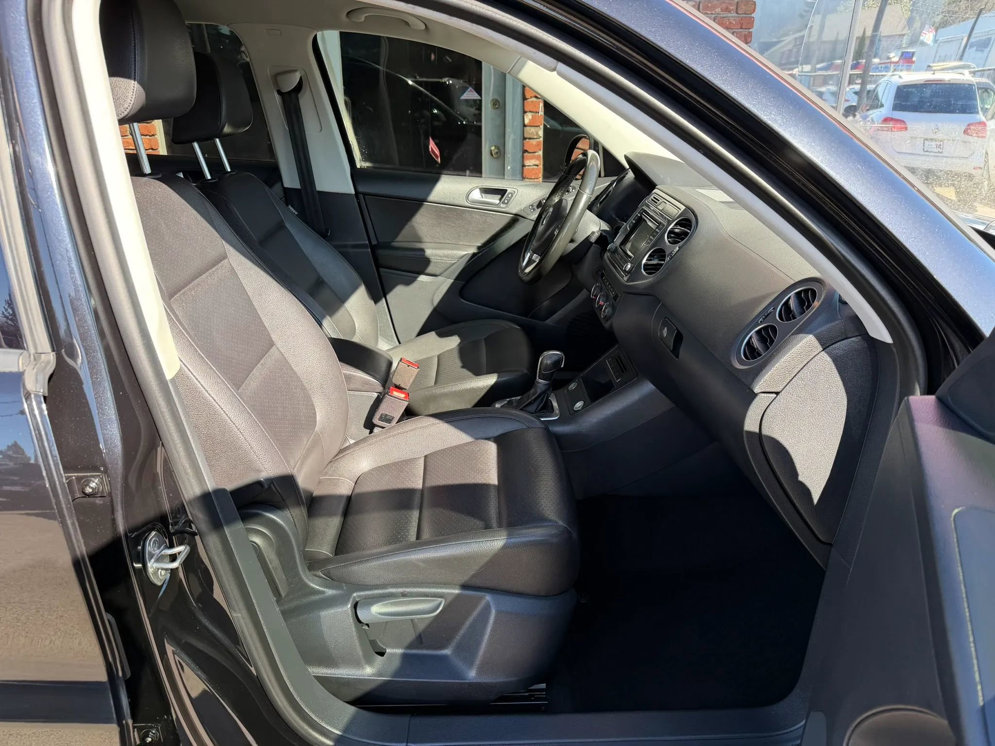 Used 2016 Volkswagen Tiguan S FWD image 11