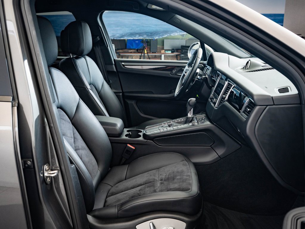 Used 2017 Porsche Macan image 22