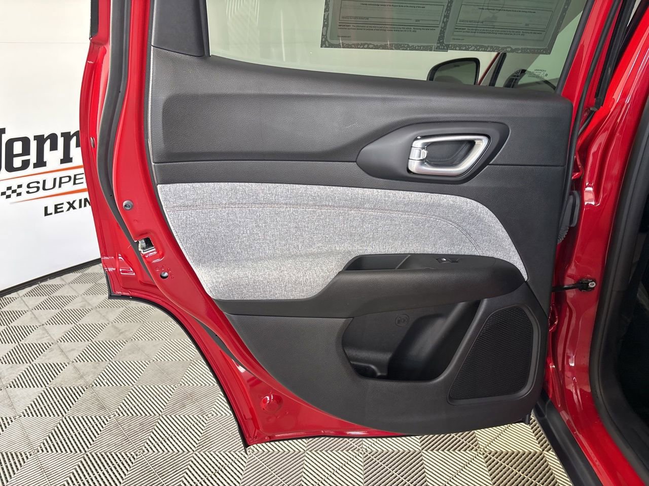 Used 2023 Jeep Compass Latitude image 17