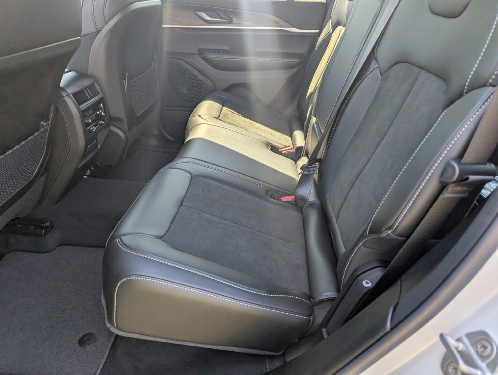 New 2026 Jeep Grand Cherokee Altitude RWD image 24