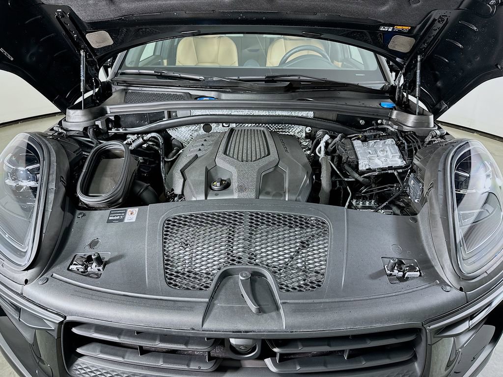 Certified 2026 Porsche Macan image 33