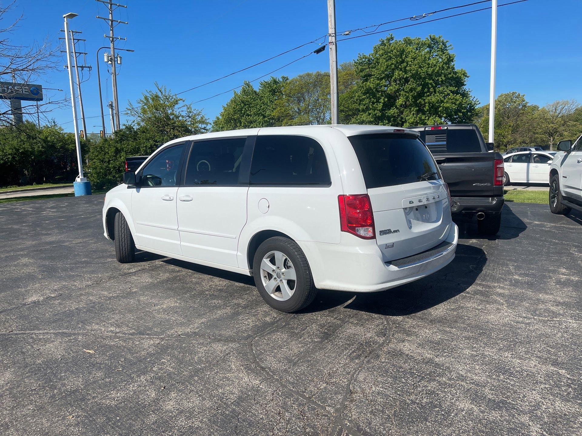 Used 2017 Dodge Grand Caravan SE w/ Power Window Group FWD image 4