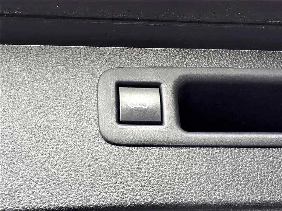 Used 2023 Toyota Highlander XLE image 11