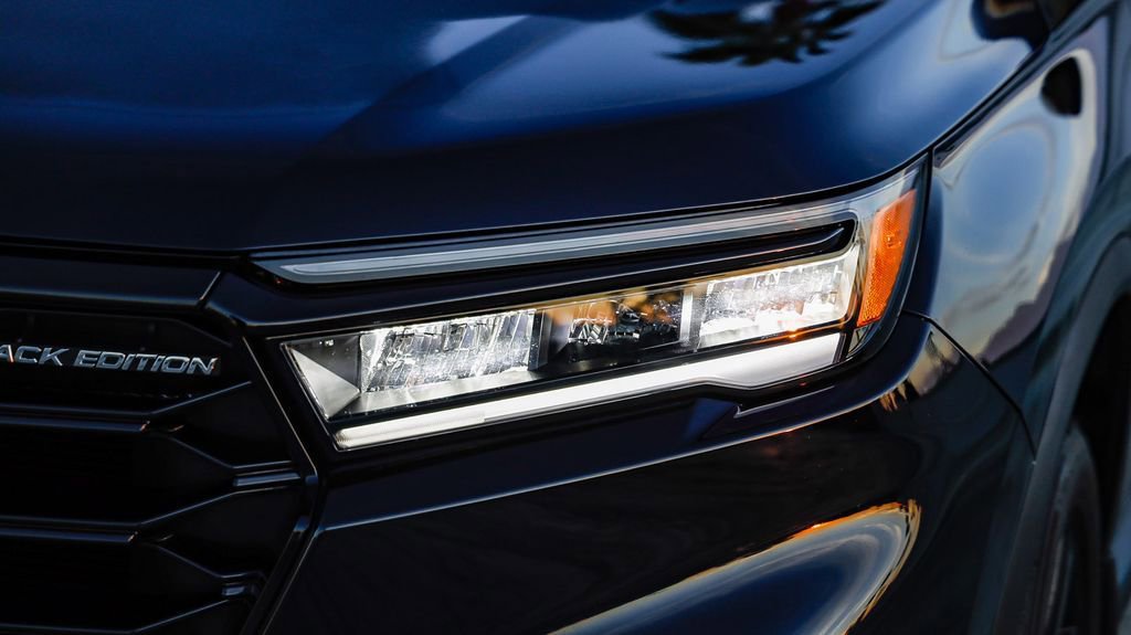 Used 2025 Honda Pilot Black Edition image 5