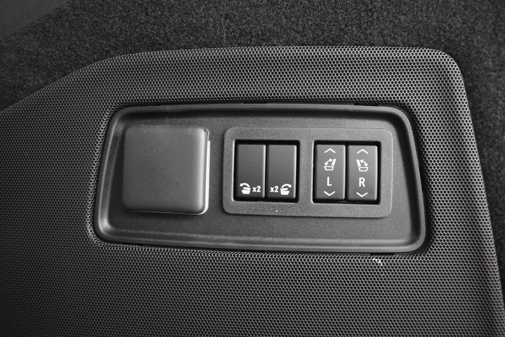 Certified 2026 Cadillac Escalade Platinum Sport w/ LPO, ONYX Package AWD/4WD image 35