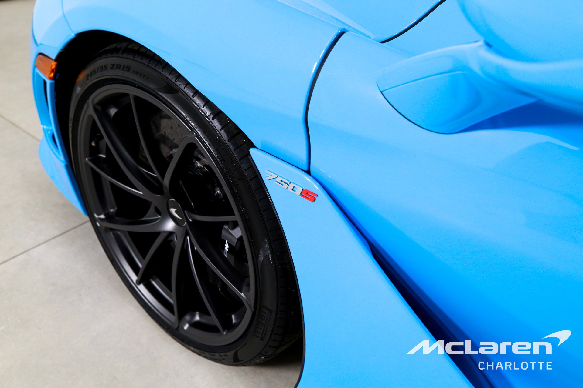 Used 2027 McLaren 750S Spider RWD image 32
