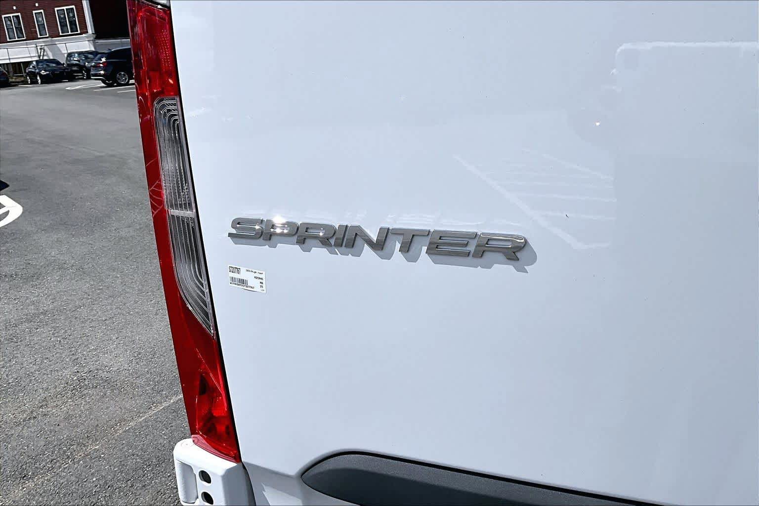 Used 2025 Mercedes-Benz Sprinter 2500 image 32