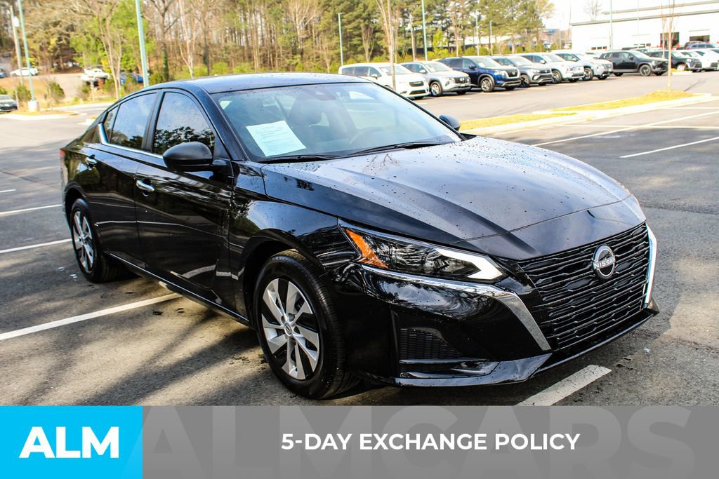 Used 2025 Nissan Altima 2.5 S image 3