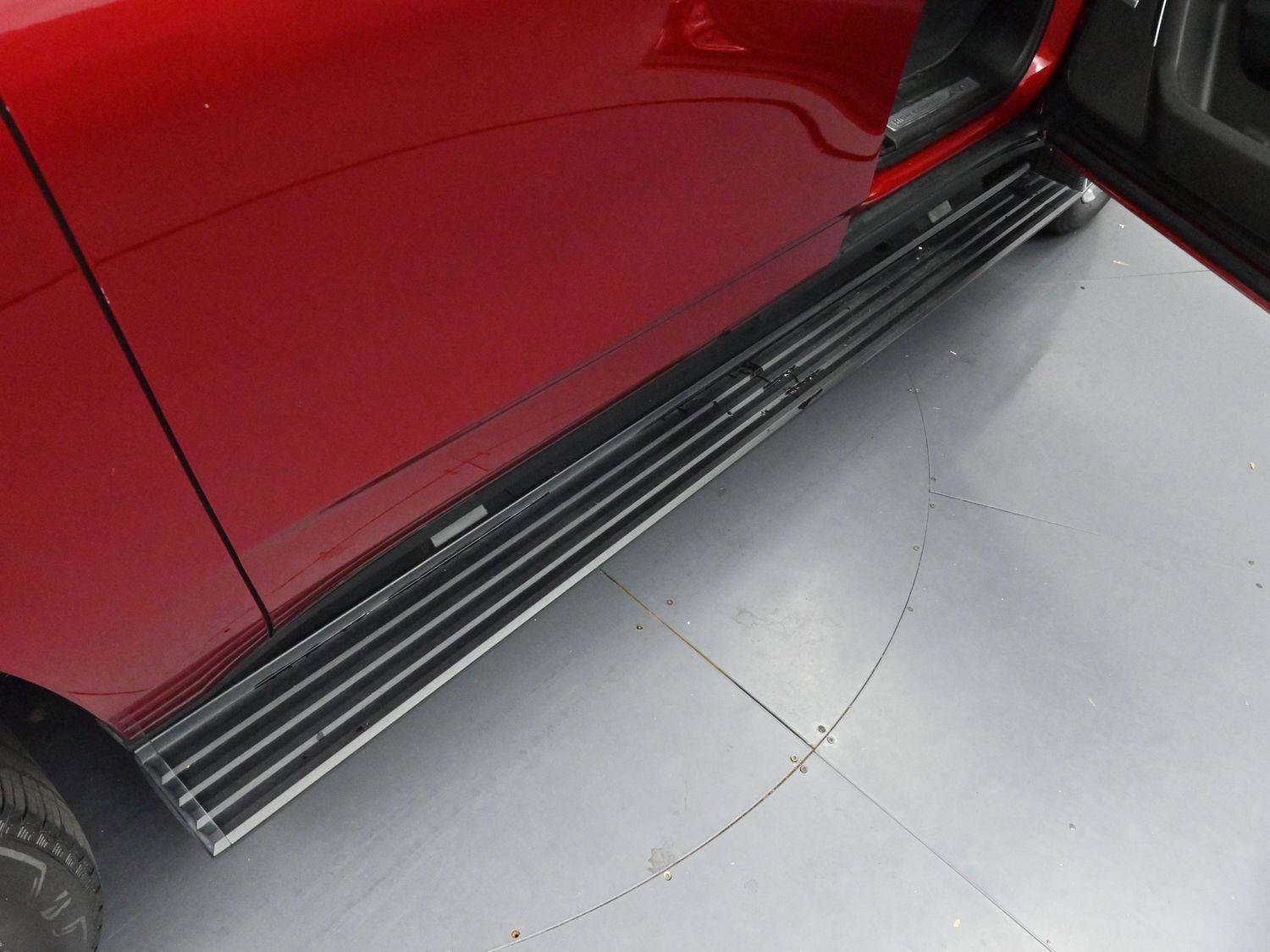 Used 2024 Chevrolet Suburban High Country image 9